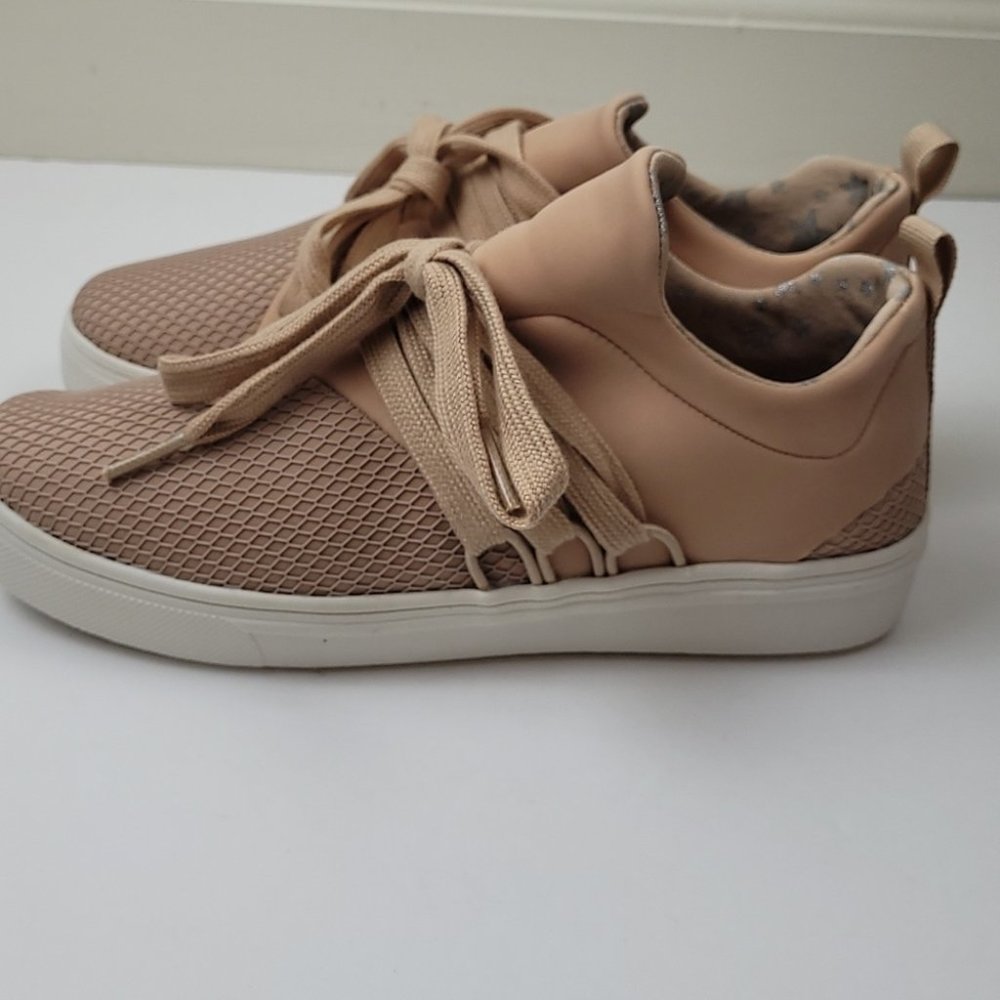 Madden girl | Blush prancer Sneaker girls  size 3 M